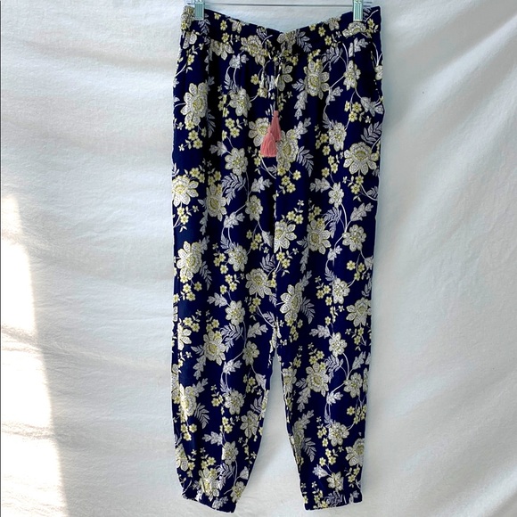 Boden Crinkle Tapered Pants - Picture 2 of 5